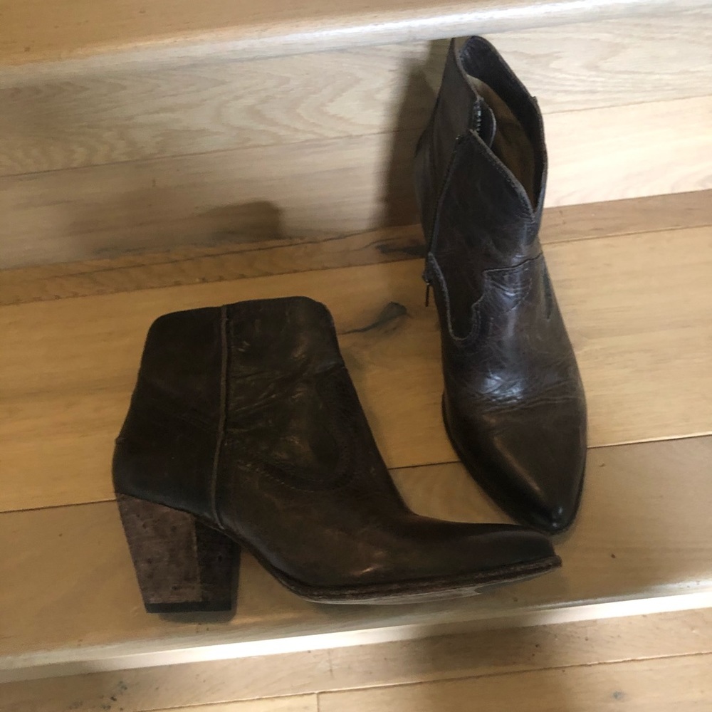 Frye brown ankle boots, size 7
